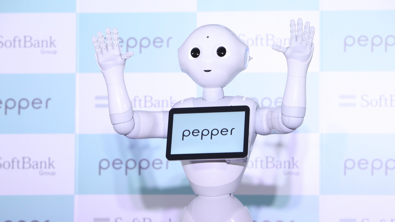 教材はPepper（ペッパー）！ロボットと共に生きる時代の子どもたちに