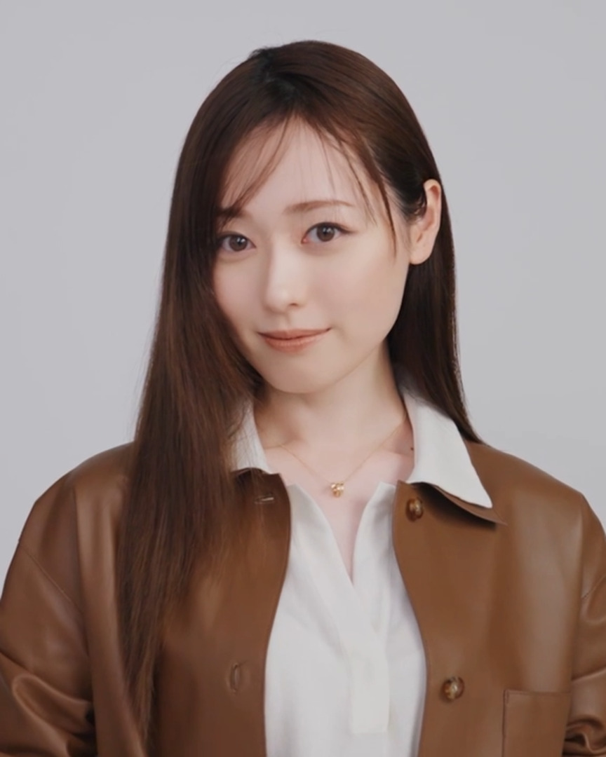 福原 遥さんがまとう新セルペンティ 知性を宿すステディジュエリー